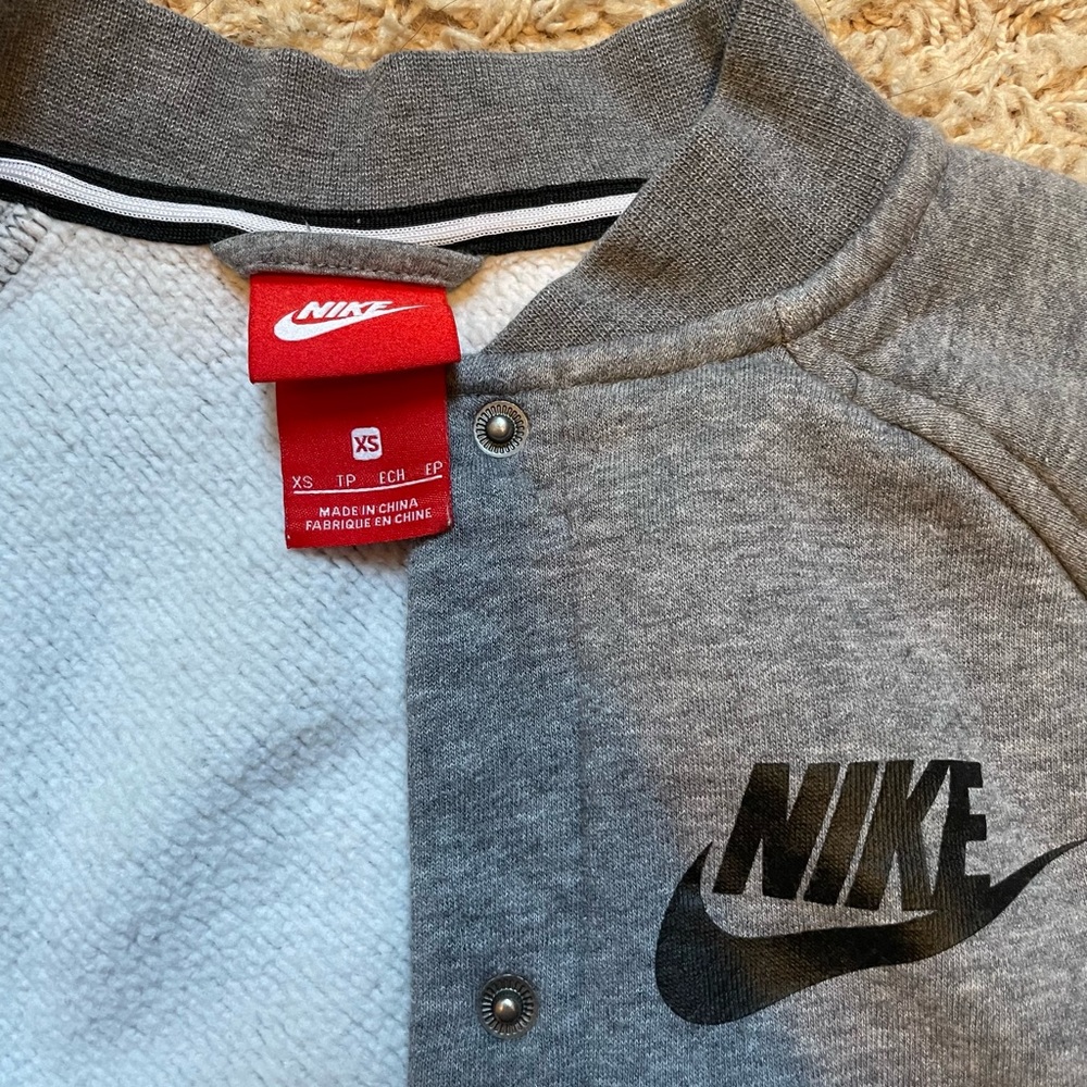 Nike jacket - Picture 3 of 5